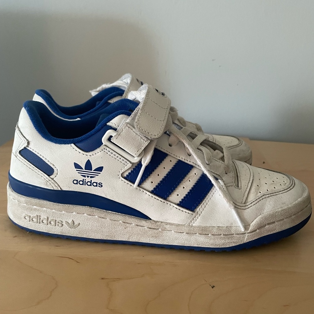 Slightly used adidas originals forum low basketball shoes